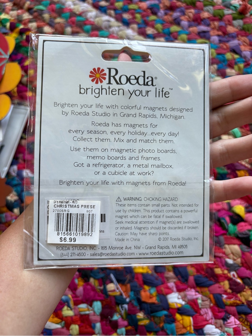 ROEDA HAND-PAINTED METAL CHRISTMAS PRESENTS MAGNET - Picture 2 of 2